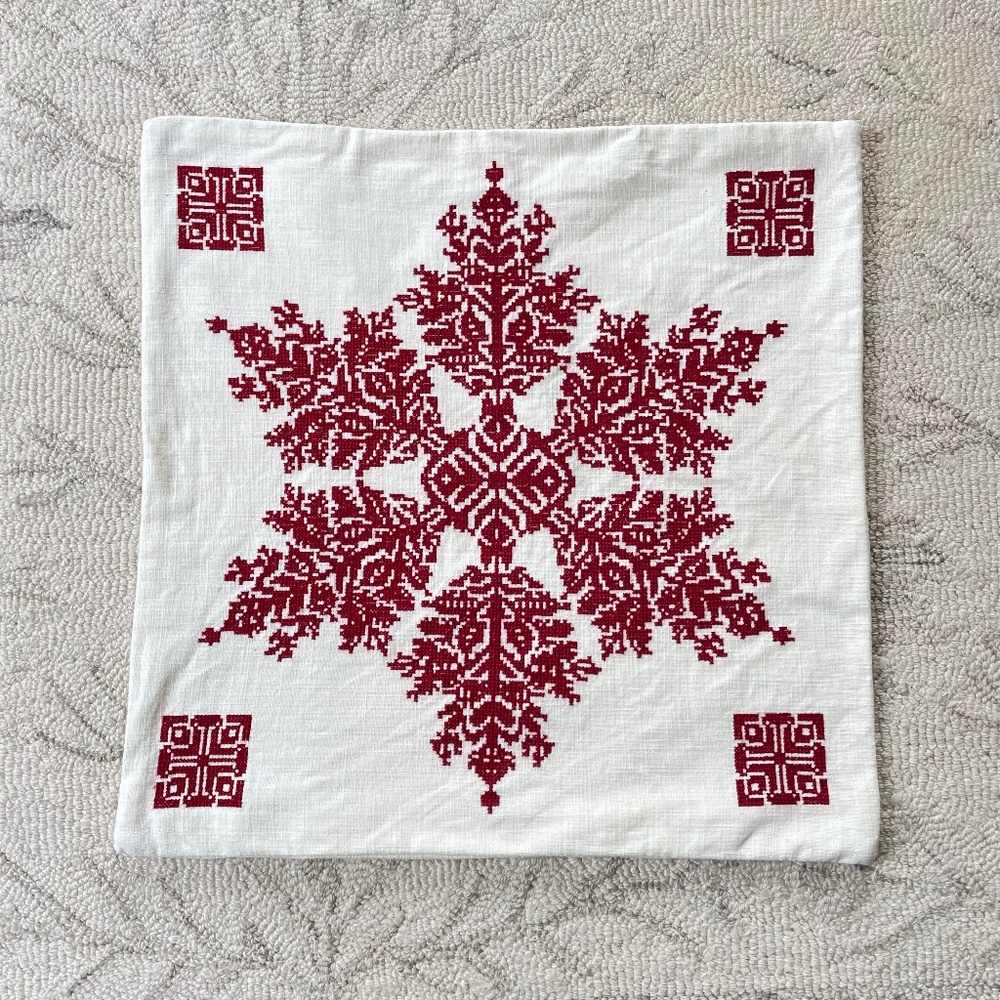 Pottery Barn Fair Isle Tahoe Embroidered Snowflake Cotton Pillow Cover 20 x 20